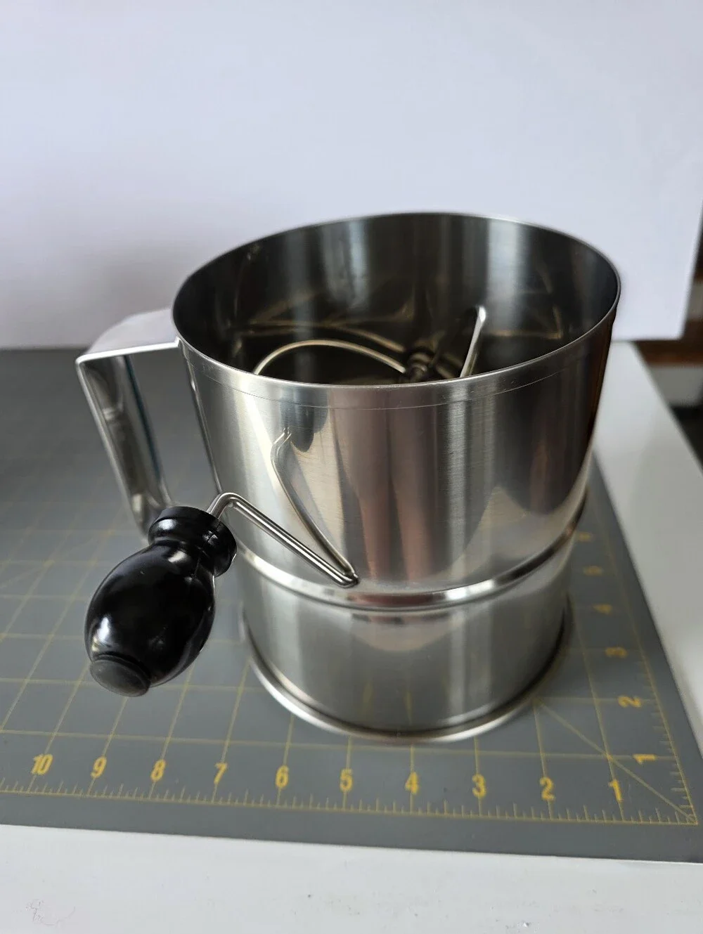 Stainless Steel Hand-Operated Flour Sifter